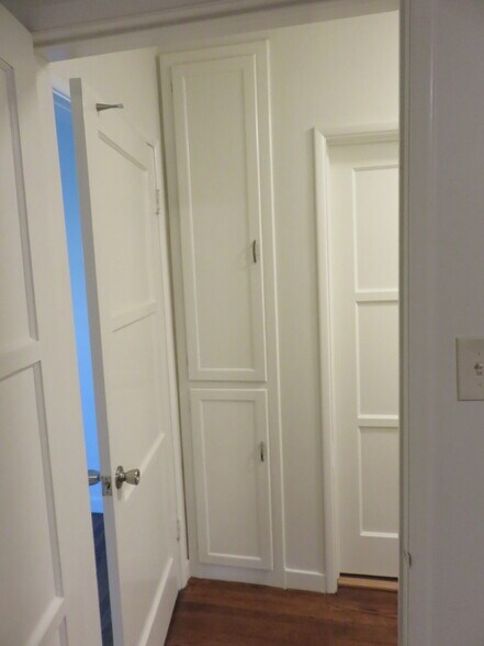 Building Photo - 828 W Glenoaks Blvd