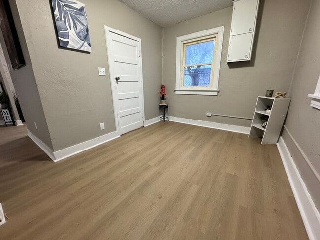 Building Photo - 1 bed, 1 bath home for rent in Waterloo