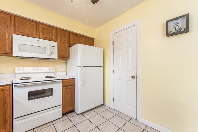 Building Photo - 902 Charleston Way Dr