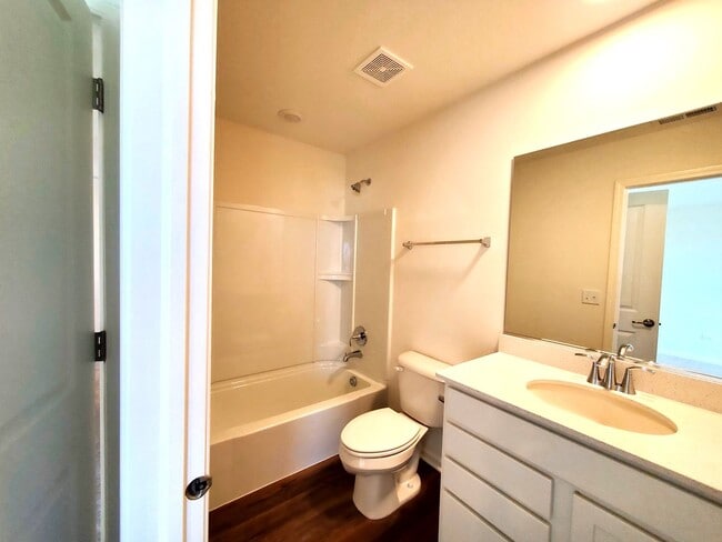 Building Photo - 2br 2.5 bath Townhome only 2 years old.