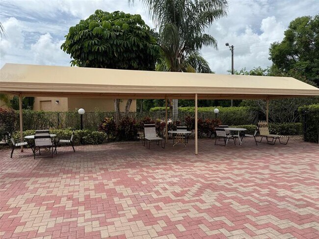 Building Photo - 6215 Coral Lake Dr