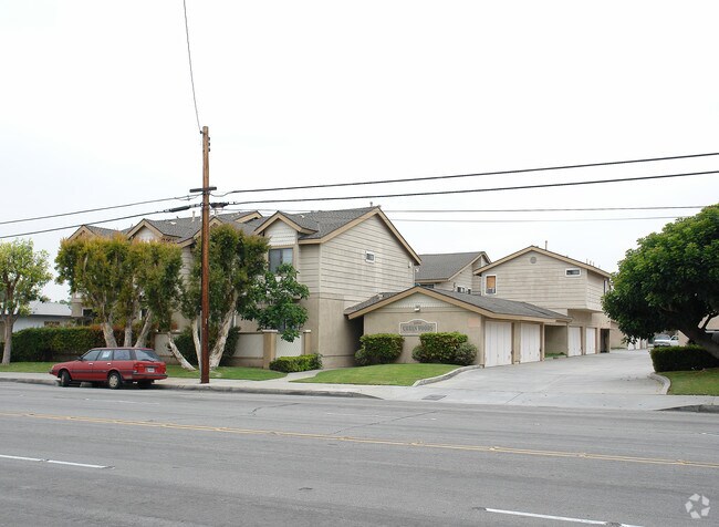 Building Photo - Urban Woods