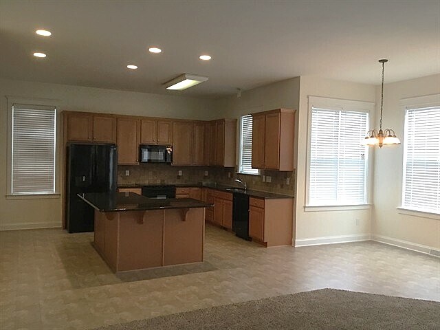 Building Photo - 15612 Waterfront Dr