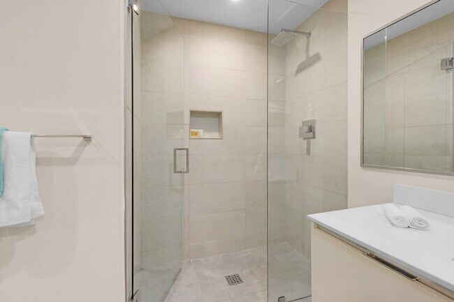 Building Photo - 777 N Ocean Dr