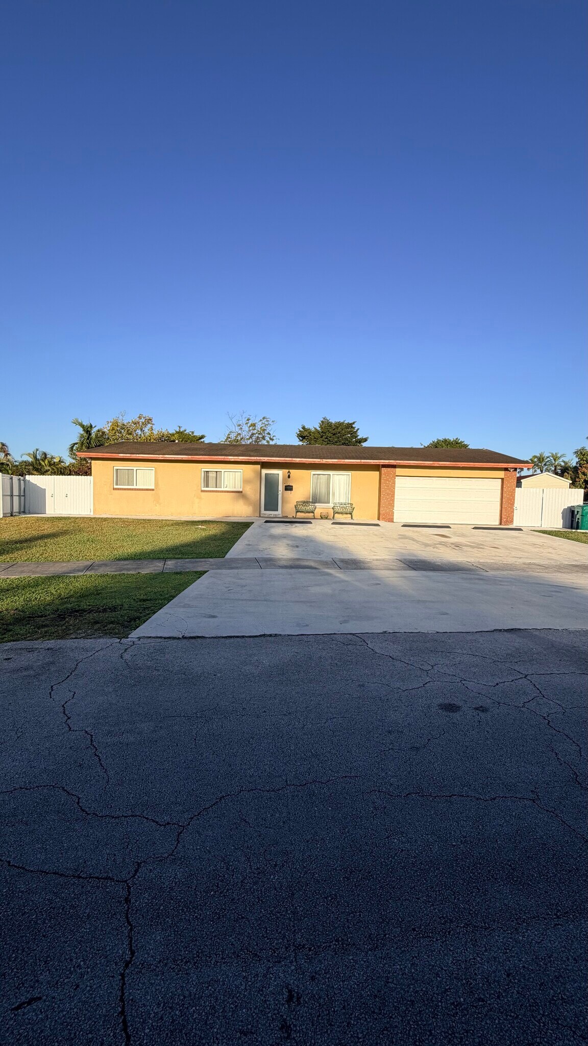 Building Photo - 2712 SW 118th Ct