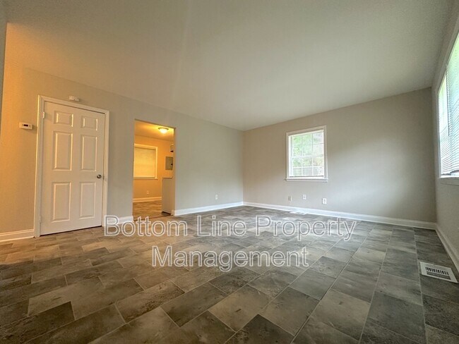 Building Photo - 1713 Longleaf Dr