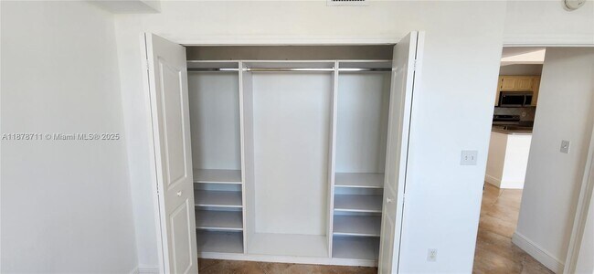 Building Photo - 2665 SW 37th Ave