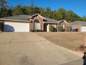 Building Photo - 4 BR 2Ba