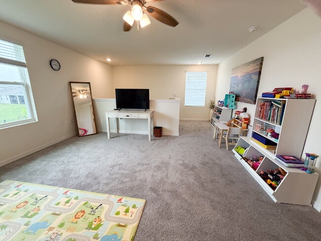 Building Photo - Spacious 4-Bedroom Home with Granite Count...