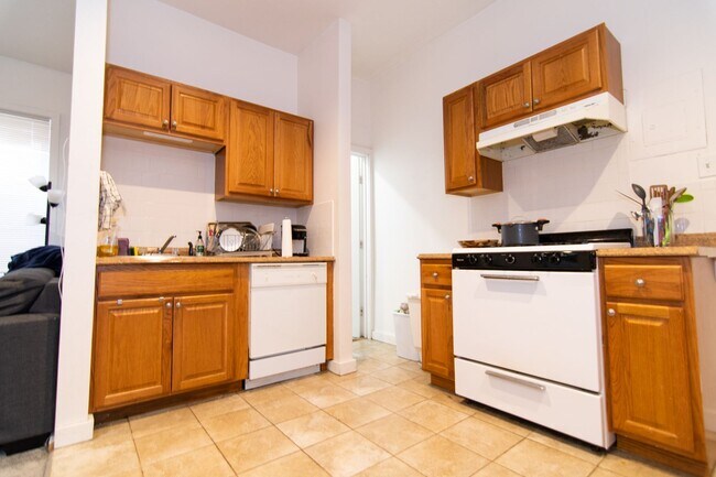 Building Photo - Allston 2bed close to BU available 9/1/2026 $3000/month