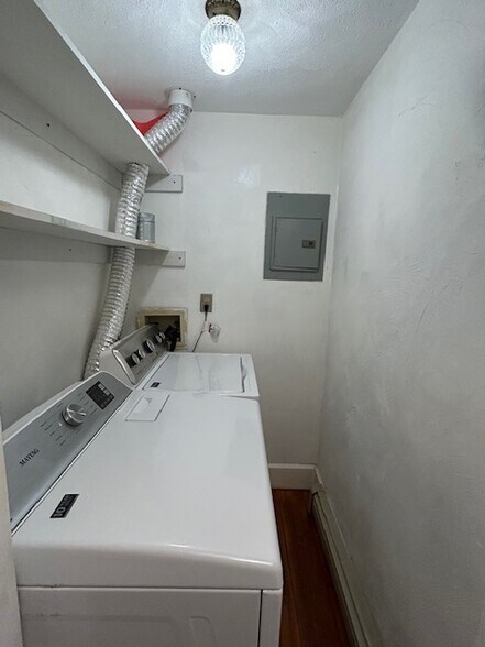 Building Photo - 11 Chilcott Pl