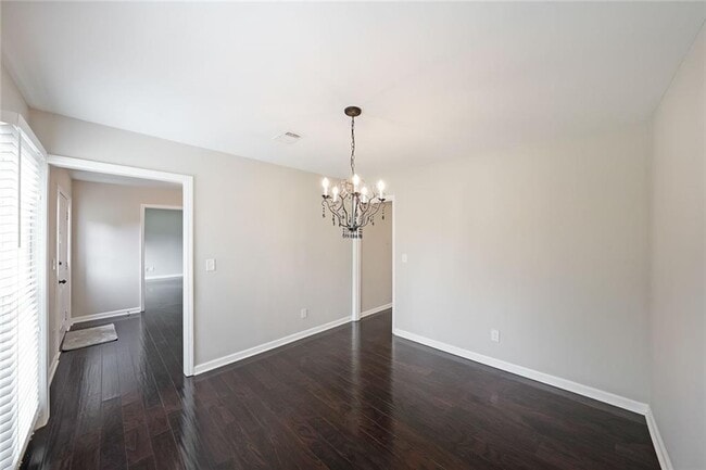 Building Photo - 2620 Valencia Dr NE