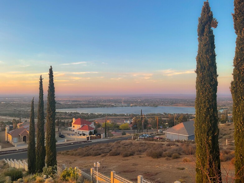 Building Photo - 238 Lakeview Dr