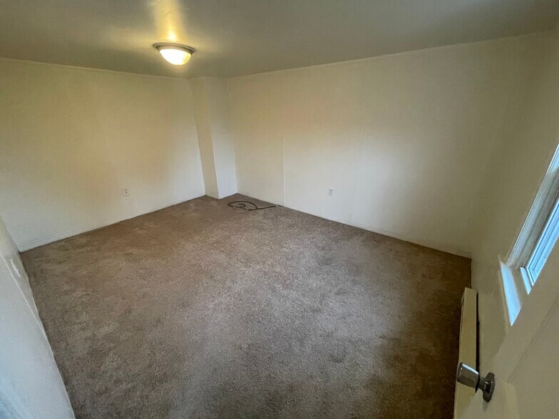 Building Photo - 506 N 2nd St