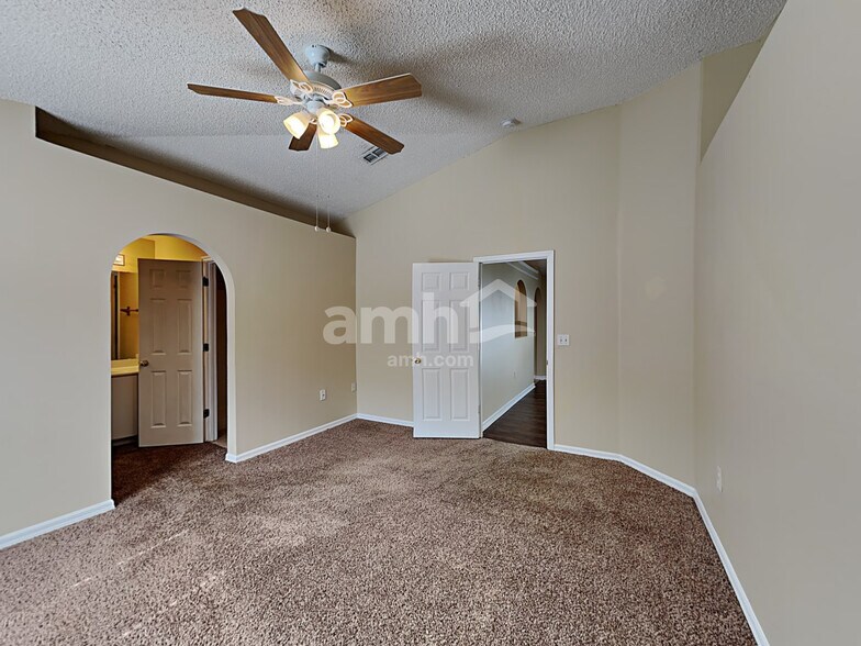 Building Photo - 2724 Maderia Cir