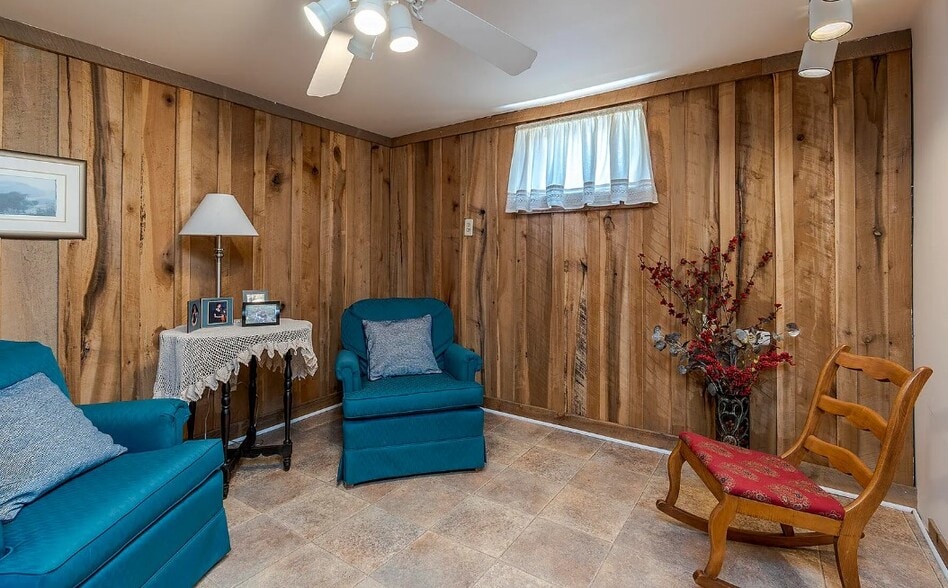 Building Photo - 1124 Greentree Ct