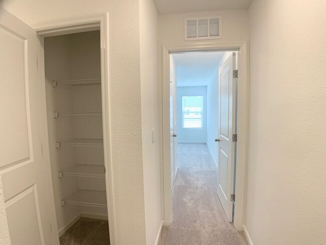 Building Photo - 697 Holly Lks Dr