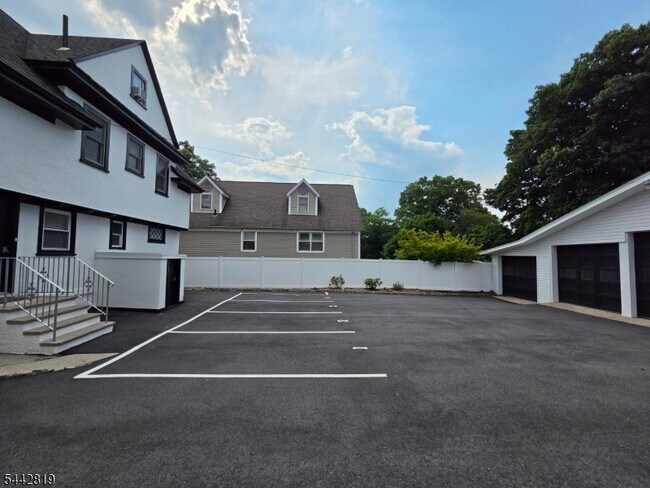 Building Photo - 56 S Mountain Ave