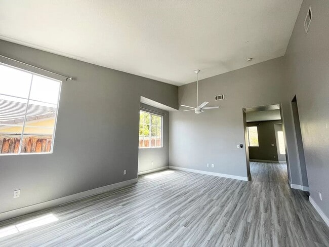 Building Photo - Charming Single-Story Home in Oceanside 3 Bedroom 2 Bath