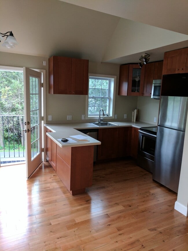Building Photo - 417 Greenlodge St