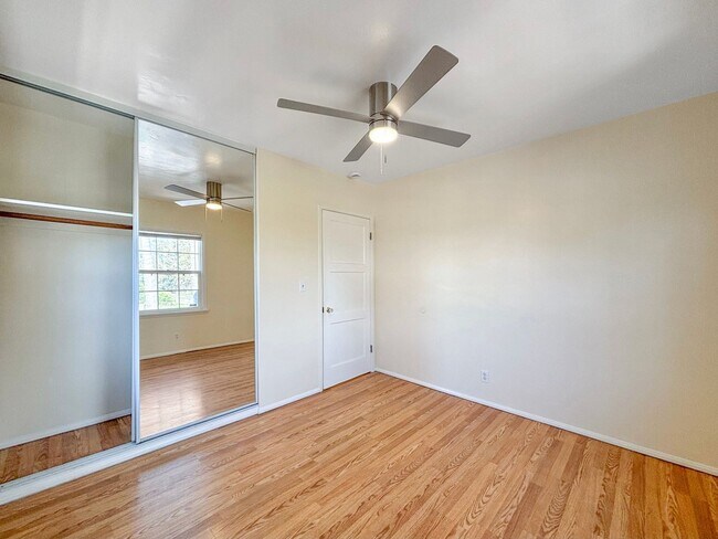 Building Photo - Charming 1BD/1BA Condo in Hillcrest W/ Sha...
