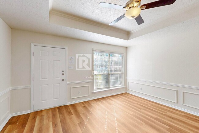 Building Photo - 404 Truman St