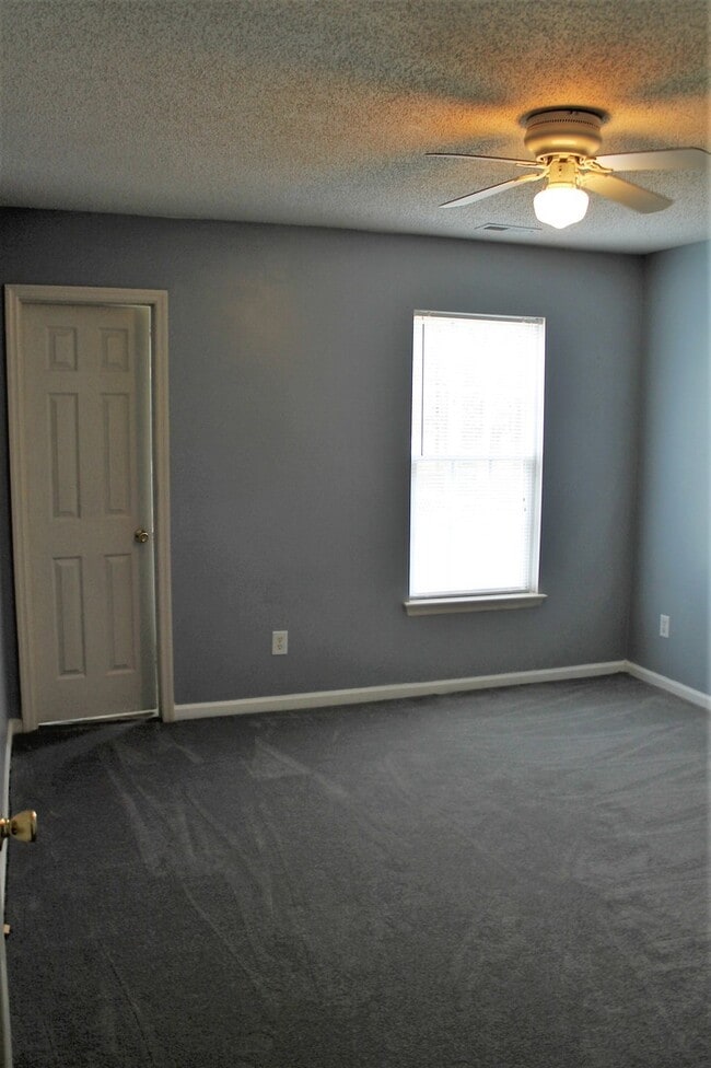 Building Photo - Affordable Duplex Off Of Piney Green
