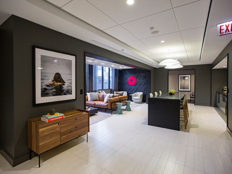 Building Photo - 674 N Wells St