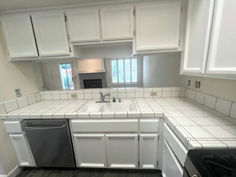 Building Photo - 1288 Canevari Dr