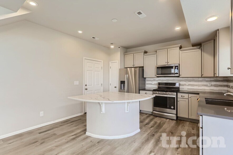 Building Photo - 10550 Waco St