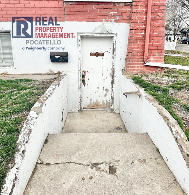 Building Photo - 159 S 11th Ave