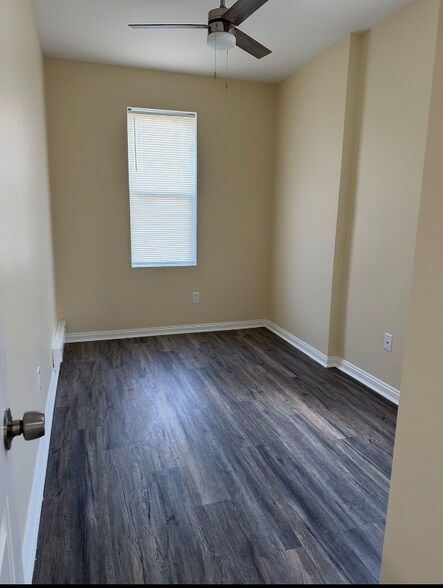 Building Photo - 1033 S 55th St