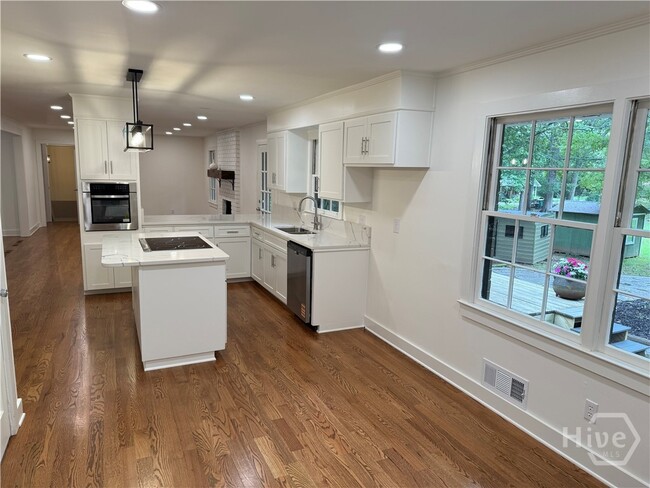 Building Photo - 185 Landor Dr