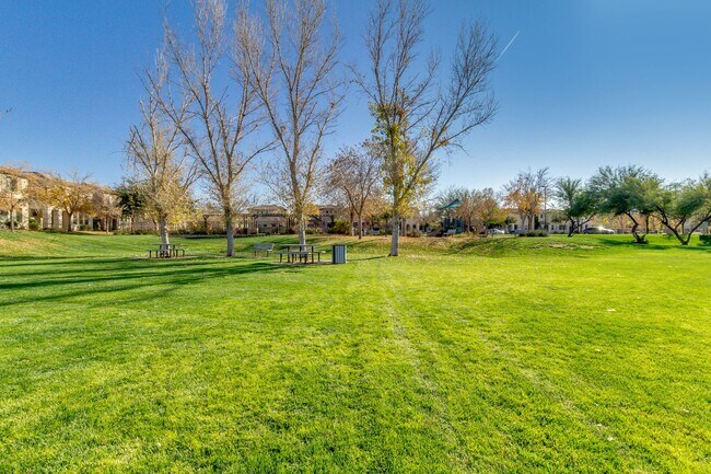 Building Photo - Gorgeous 3 bed/2 bath in Power Ranch!