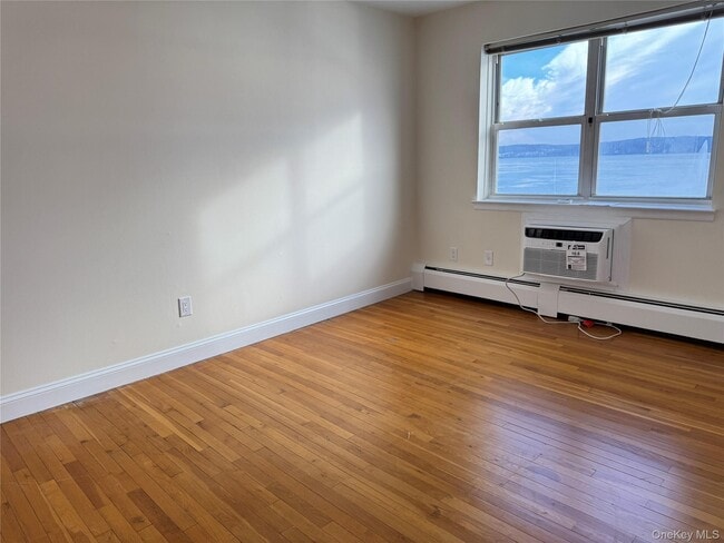 Building Photo - 103 Gedney St