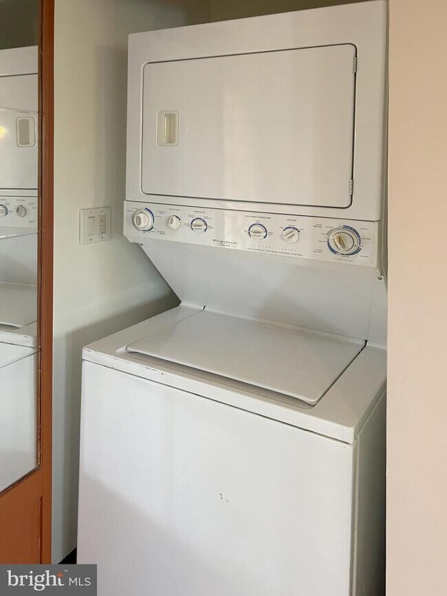 Building Photo - Potomac View