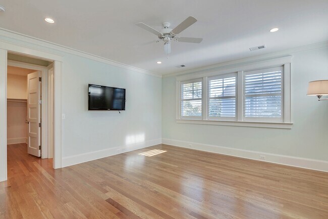 Building Photo - 5br Bethesda Home for Rent