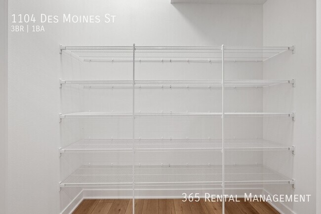 Building Photo - 1104 SW Des Moines St
