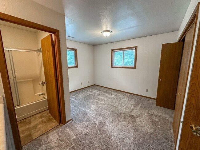 Building Photo - 3008 Oakland St