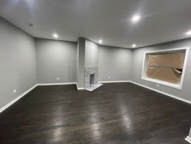 Building Photo - ?? Spacious 3BR + Den | 3-Level Home with ...