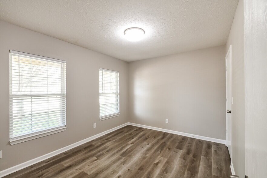 Building Photo - 1295 Spring Lake Dr