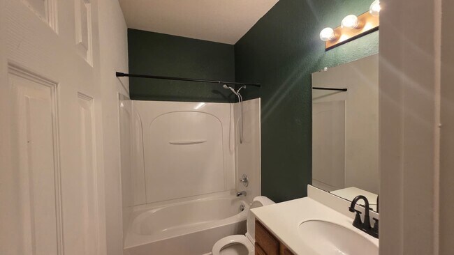 Building Photo - 421 Abbey Ln