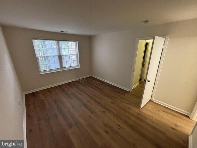 Building Photo - 18318 Streamside Dr