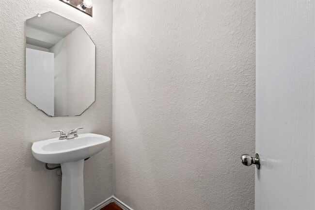 Building Photo - 4608 Acers Ln