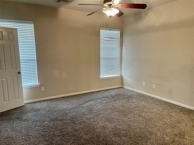 Building Photo - 5822 Coyote Echo Dr