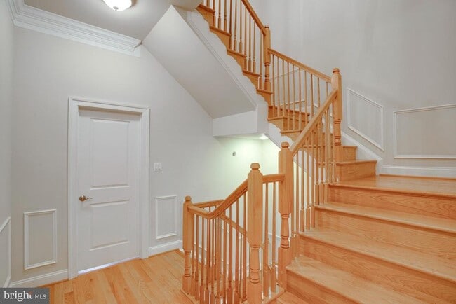Building Photo - 7025 Little Leaf Linden Ln