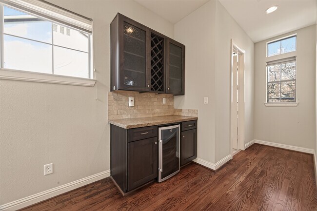 Building Photo - 5211 Eigel St