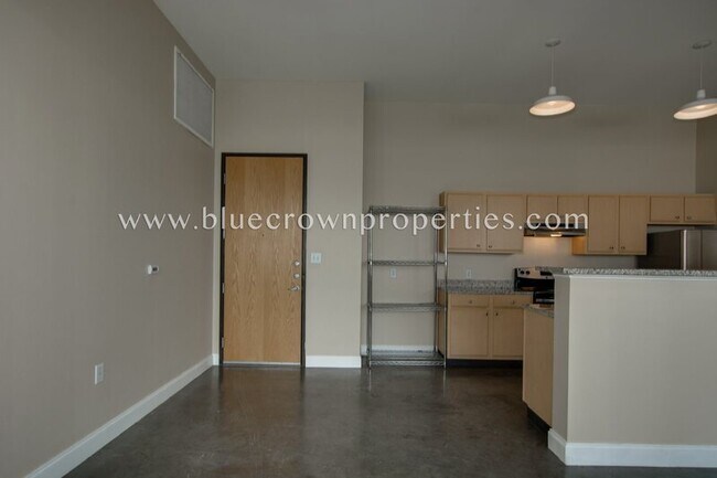 Building Photo - 2502 Live Oak St