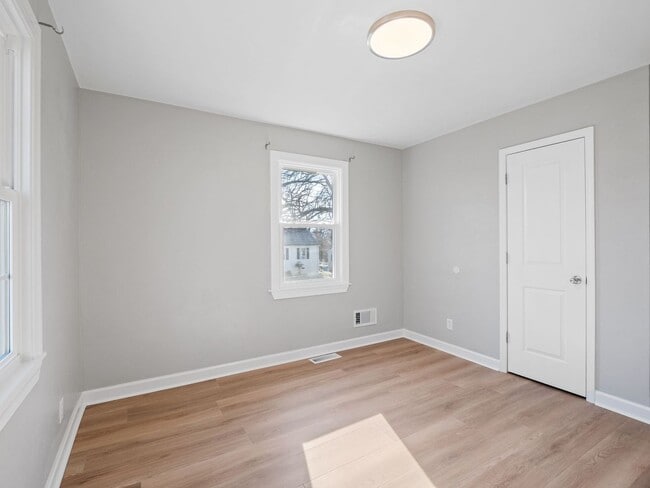 Building Photo - 2 Bedroom, 1 Bathroom newly renovated home for rent off Williamson Rd!