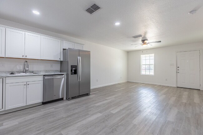 Building Photo - 1006 Co Rd 4516